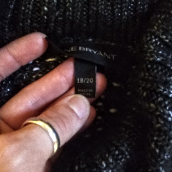 *sold* Short-sleeved Hi-Lo tunic sweater w/slits - Picture 7 of 7